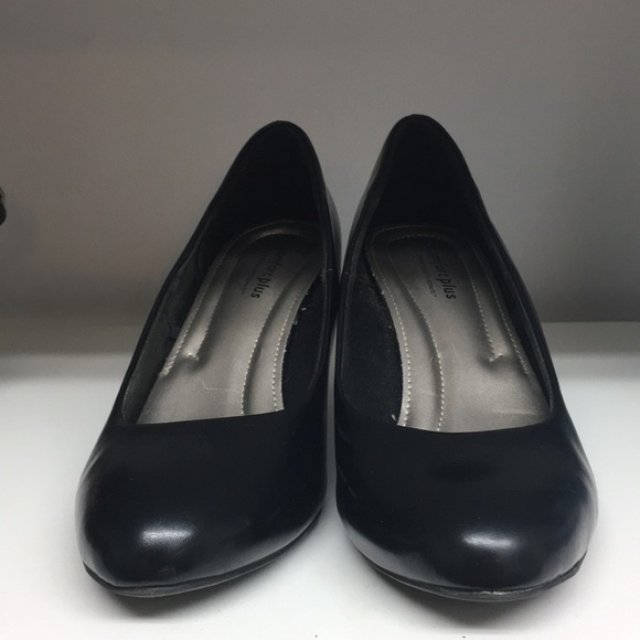 Black heels - Picture 2 of 3